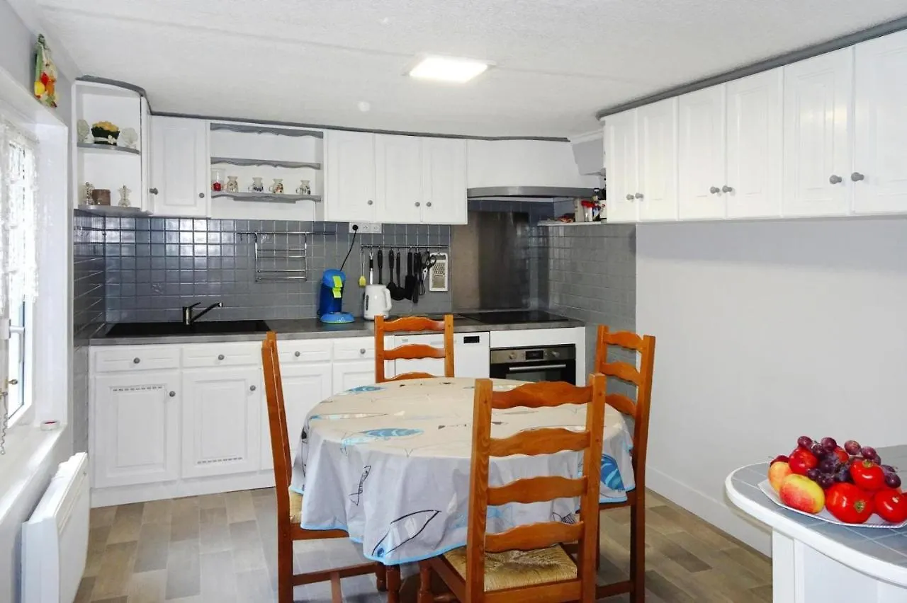 Holiday Home, Plourivo