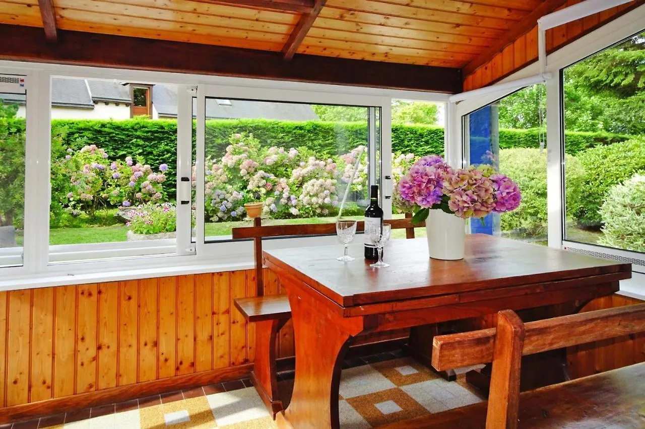 Holiday Home, Plourivo 0*,