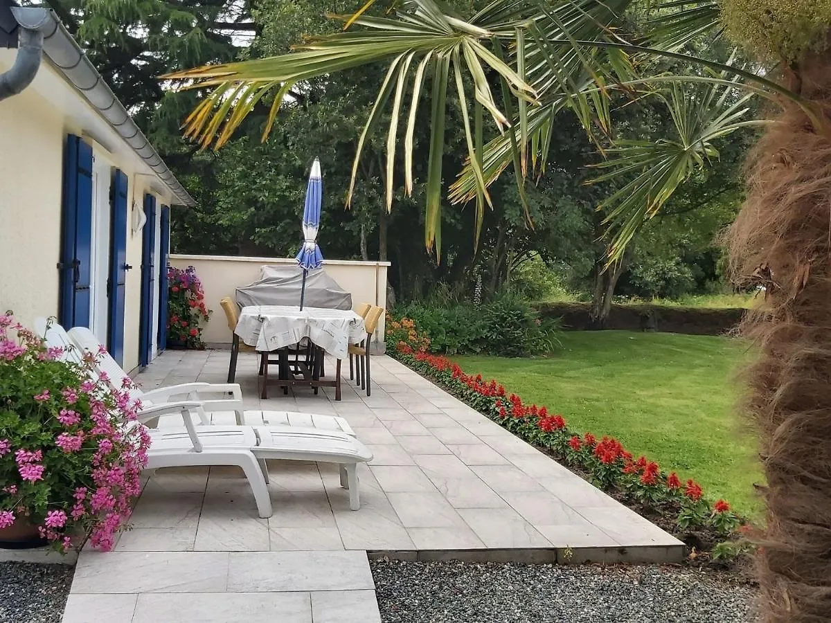 Holiday Home, Plourivo